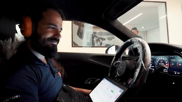 Um R8 com escape completo trocado. Será que canta alto? смотреть онлайн