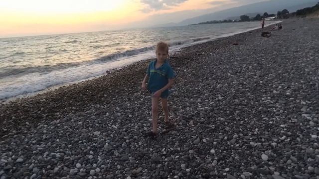 Маяк.На море с детьми.04.08.2022.Абхазия.Сухум. смотреть онлайн