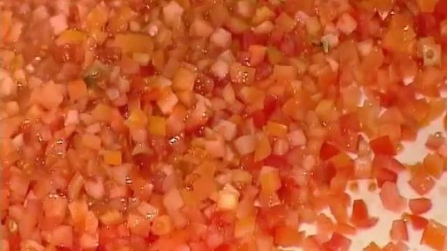 Нарезка помидоров кубиком 8x8x8 мм на многофункциональном аппарате Foodlogistik_ROVABO смотреть онлайн