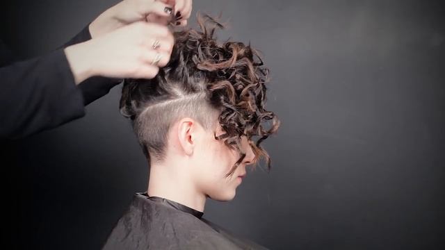 Укладка с использованием геля Water Touch от LAKME смотреть онлайн