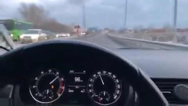 шкода рапид "монте-карло"на DSG разгон до !00км/ч-6.8сек смотреть онлайн