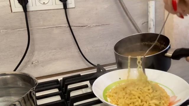 Настоящий корейский рамен в Москве / Самый острый / Готовим дома смотреть онлайн