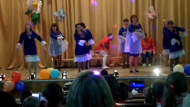Танец Воспитателей "Семечек стакан" смотреть онлайн