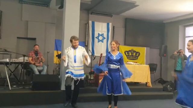 С новым годом. Рош ха-Шана́ (ивр. רֹאשׁ הַשָּׁנָה, букв. «голова года») — еврейский новый год смотреть онлайн