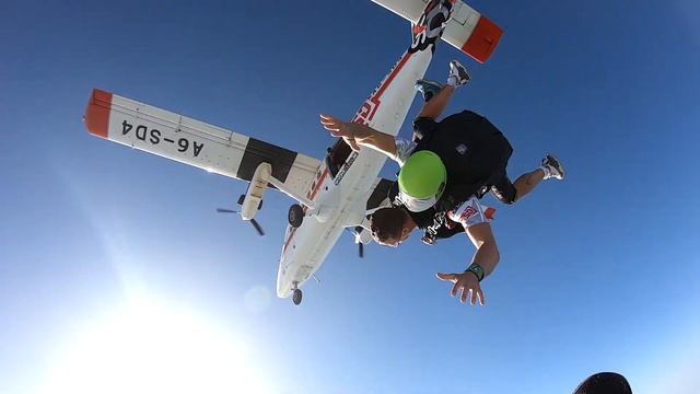 Прыжок в тандеме с 4 км (Дубай) смотреть онлайн