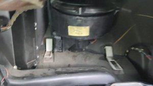 Моторчик рециркуляции воздуха, вентилятор печки. Как добраться, снять, заменить в Opel Astra G 2001