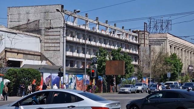 АЛМАТЫ! Сносят гостиницу ТУРКЕСТАН и рядом стоящее здание магазин Около Зеленого базара смотреть онлайн