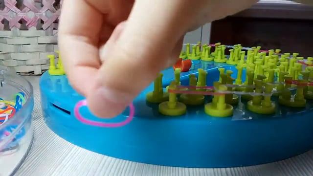 Плетение браслетов из резиночек☺ смотреть онлайн