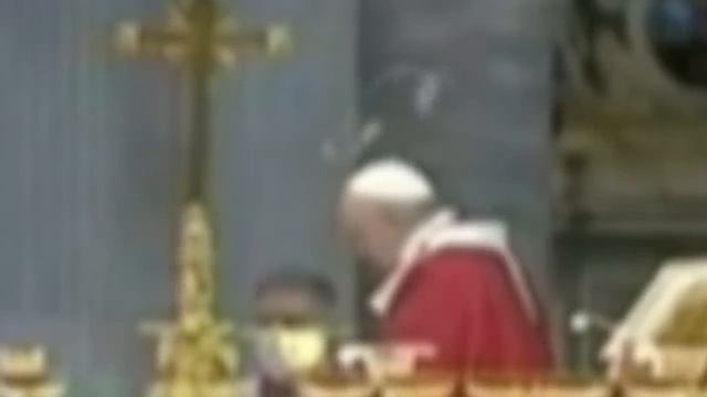 Pentecost, 2021: Holy Spirit Forms Halo & Doves Above Pope Francis' Head - A Sign of God's Presence смотреть онлайн