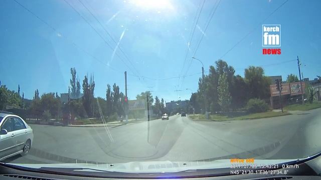 Таксист в Керчи не видит светофор смотреть онлайн