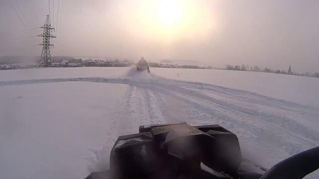 BRP1000 и Suzuki750 в глубоком снегу смотреть онлайн