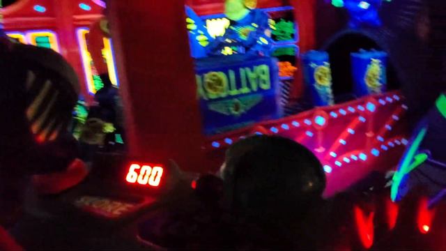 DisneyWorld FL Buzz Lightyear's Space Ranger Spin смотреть онлайн