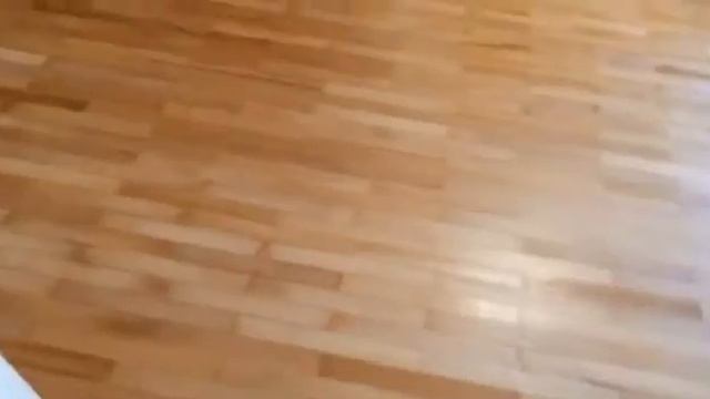Нанесение масла валиком на паркет смотреть онлайн