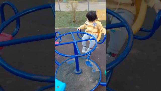 Малыш показывает руками привет 😄😄😄😄😄😄😄😄 смотреть онлайн