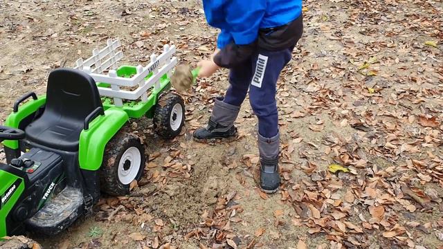TRATTORI INTRAPPOLATI NEL FANGO - TRATTORI PER BAMBINI - TRACTORS FOR KIDS -CIAO GABI смотреть онлайн