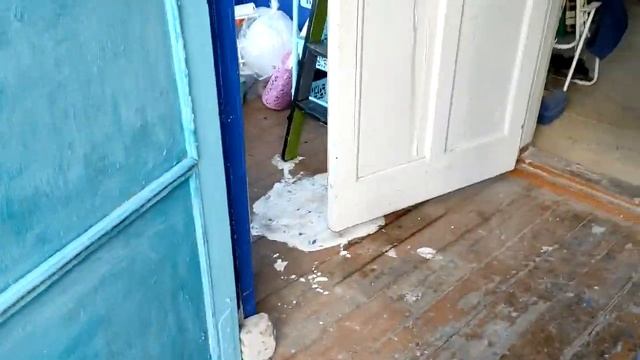 ДАЧА ? Крашу стол и стеллаж ? Плинтуса ? Клумбы ??? смотреть онлайн