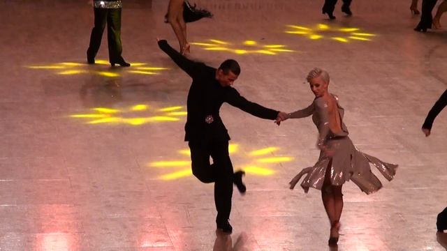 Аверьянов Алексей - Твердохлеб Диана Чемпионат РТС Профессионалы Латина 1/4 Ча-Ча смотреть онлайн