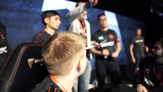 РЕАКЦИЯ ГЛЕЙВА НА 16-1 от СПИРИТ. КТО ВЫИГРАЕТ IEM KATOWICE? ПРОГНОЗ НА ГЛАВНЫЙ ТУРНИР ЗИМЫ смотреть онлайн