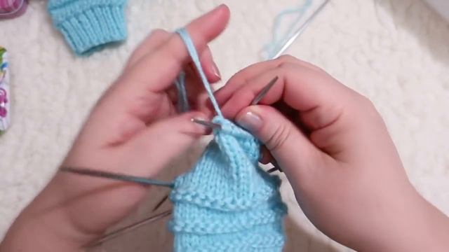 КЛАССНЫЕ НОСОЧКИ СПИЦАМИ ДЛЯ НОВОРОЖДЕННЫХ . МАСТЕР КЛАСС смотреть онлайн