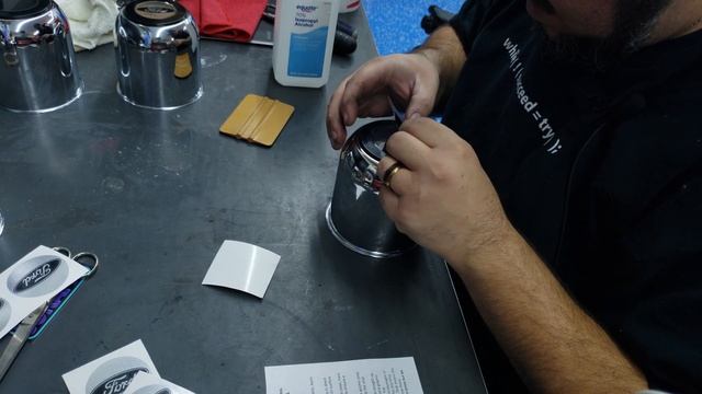 New Ford Emblem and Center Cap Stickers Dress up the Truck on the Cheap. смотреть онлайн