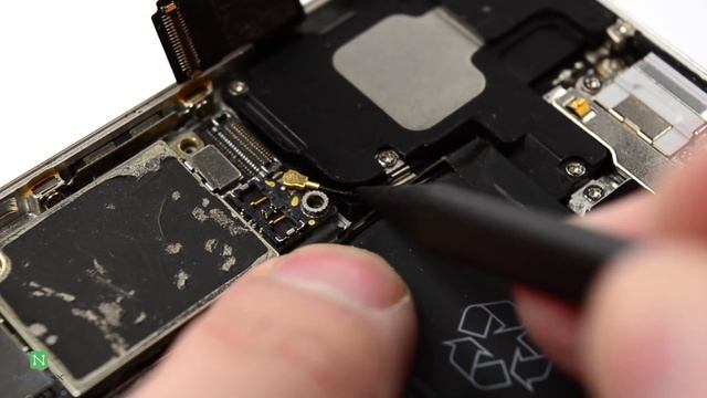Замена материнской платы в айФоне (iPhone 6) смотреть онлайн