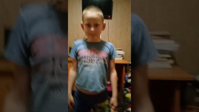надеюсь не наберём 100-200 лайков а то придется ему говорить да смотреть онлайн