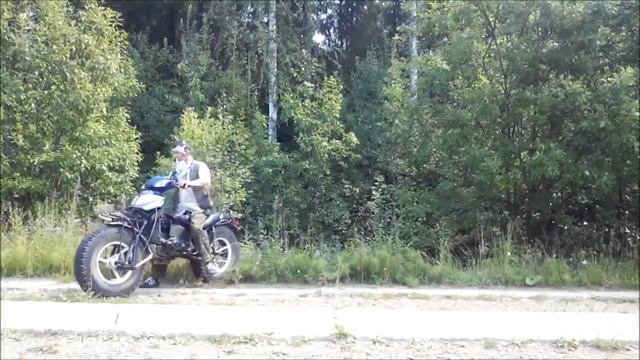 Мотовездеход очень маленькой мощности (МОММ-7215), но с большими колёсами смотреть онлайн