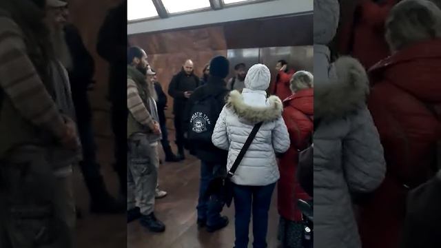 Хоровое пение в Московском Метро (13.11.2016 г.) смотреть онлайн