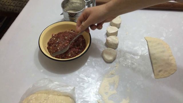 Как приготовить чебуреки с мясом. Рецепт чебуреков от Ивана! смотреть онлайн