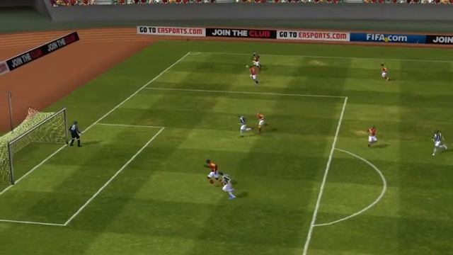 Пас с фланга на ближнюю штангу FIFA 13 iPhone/iPad - Galatasaray vs. Juve смотреть онлайн