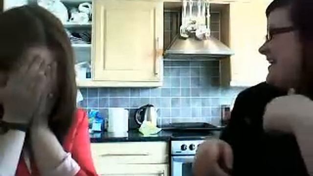 Two Girls One Cup. 3 Girls Reaction! смотреть онлайн