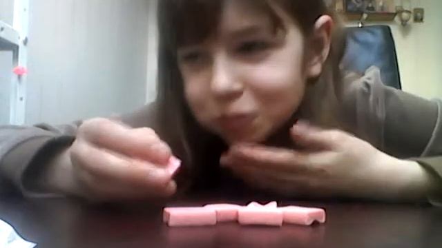 Челендж надуть пузырь из жвачки смотреть онлайн