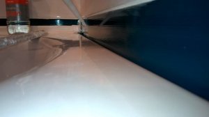 Как приклеить пластиковый уголок на ванну