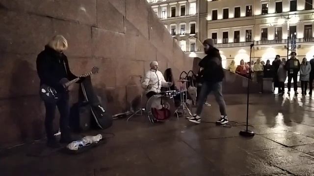 УЛИЧНЫЕ МУЗЫКАНТЫ СПб,Глеб Васильев и гр.Шумные Соседи(5)01.11.23. смотреть онлайн