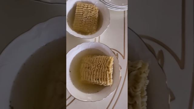 СЕГОДНЯ ШЕФ СПОРИТ ? СО СВОЕЙ ДВОЮРОДНОЙ СЕСТРОЙ ? смотреть онлайн