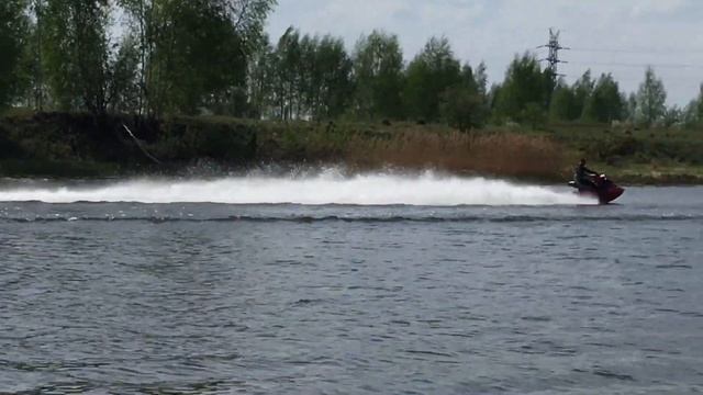 Гонки на водных квадроциклах на реке Которосль в городе Ярославль в мае. смотреть онлайн