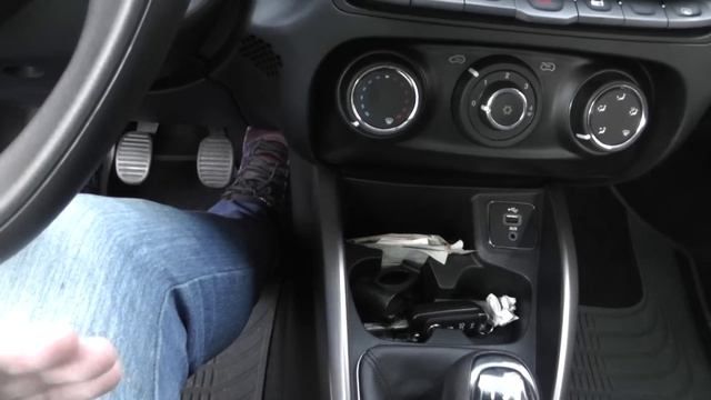 Fiat Cronos Drive 1.3 manual // Caçador de Carros смотреть онлайн