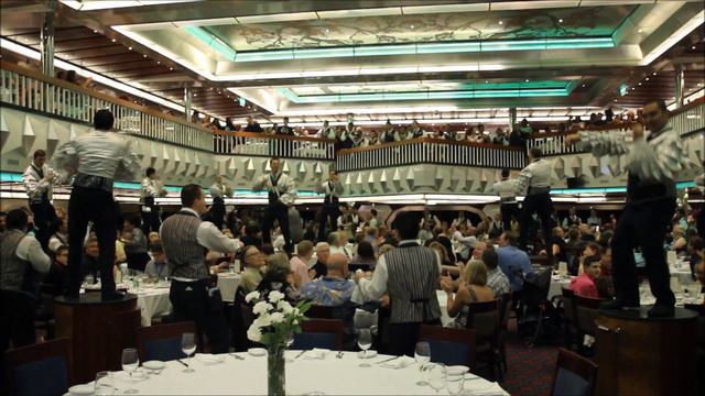 Круиз по Карибам на лайнере Independence of the Seas. В ресторане судна начинается веселье!!!