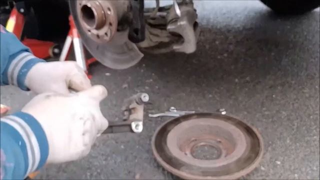 Opel Vauxhall Zafira B (A05) Rear Brake Disc Change смотреть онлайн