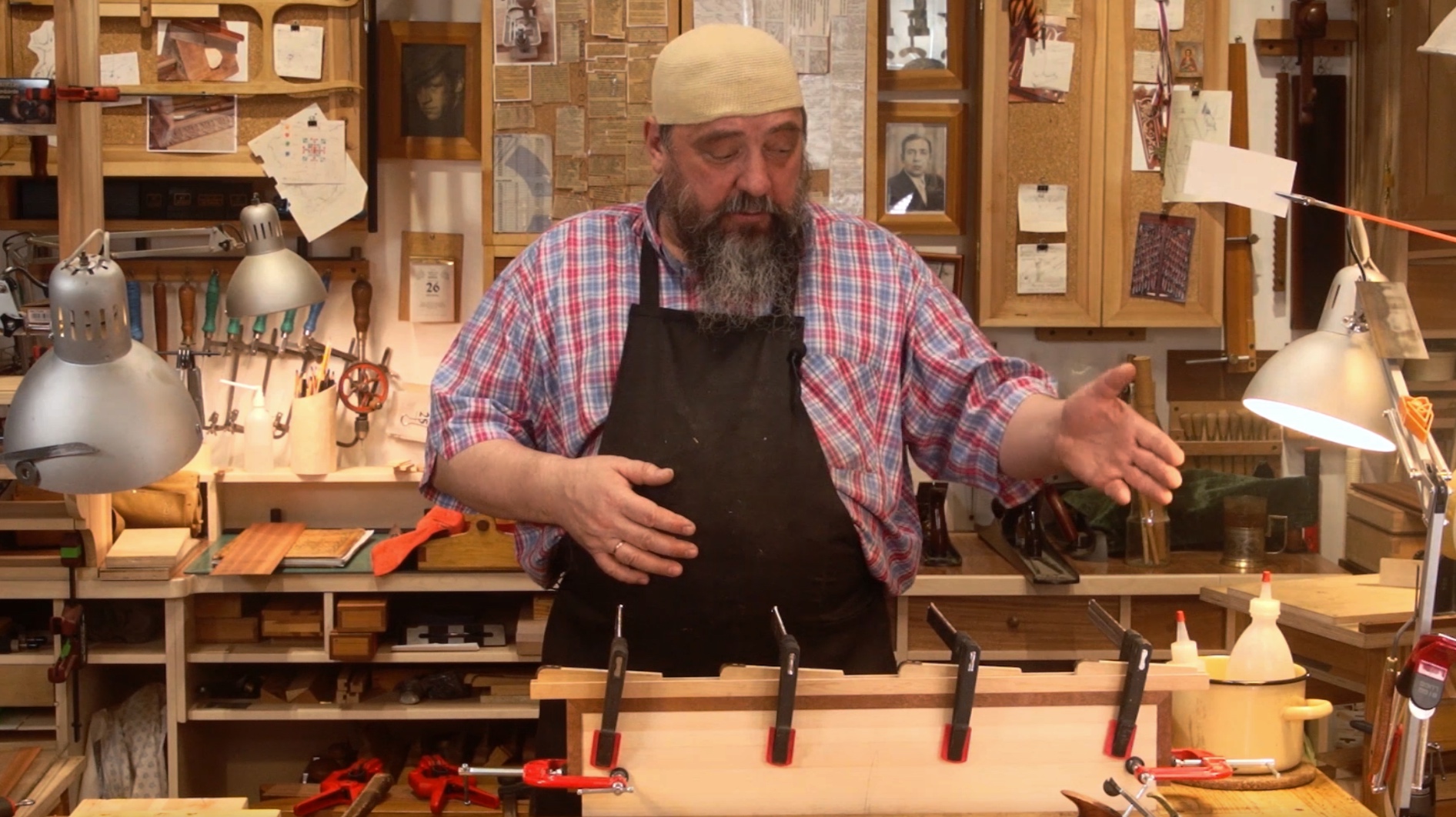 Раскладка щита массивом красного дерева | Белковые клеи в мастерской Дельница | Фёдор А. Бондарев смотреть онлайн