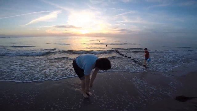 Прогулка по берегу Моря.海 смотреть онлайн