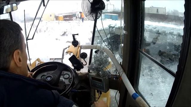 УГОЛЬ И ЩЕБЕНЬ ВМЕСТО УБОРКИ СНЕГА смотреть онлайн