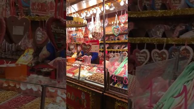 Christmas Market near Römerberg смотреть онлайн