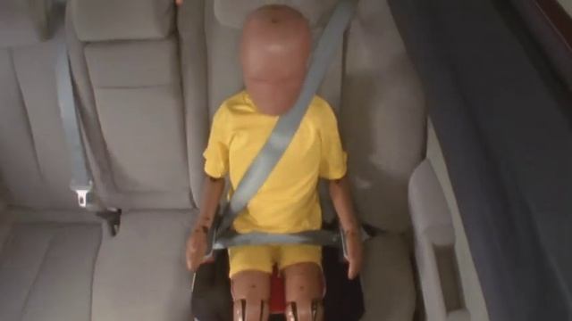 Demonstration crashes - Importance of child restraints смотреть онлайн