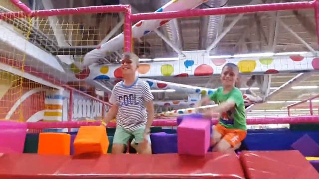 В Развлекательном Центре для Детей!
