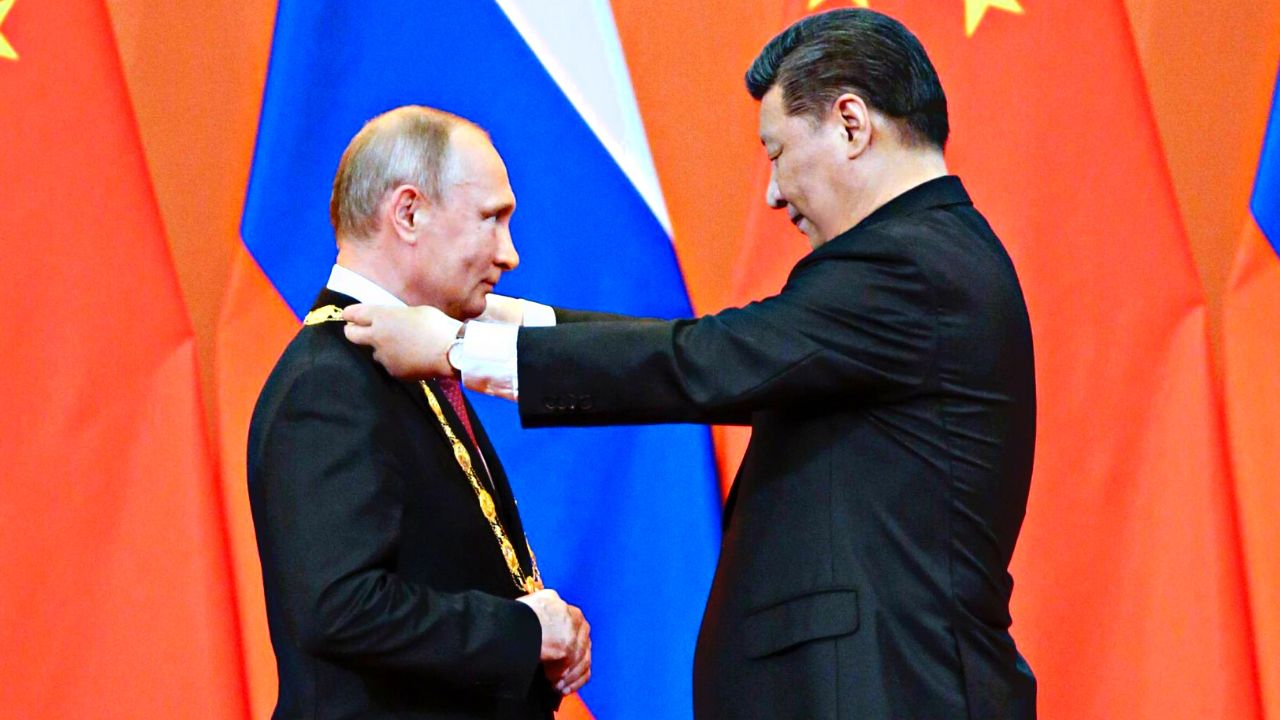 ВОТ КАК УВАЖАЮТ РОССИЮ и ПУТИНА ❤️?❤️?❤️?❤️?❤️?❤️? смотреть онлайн