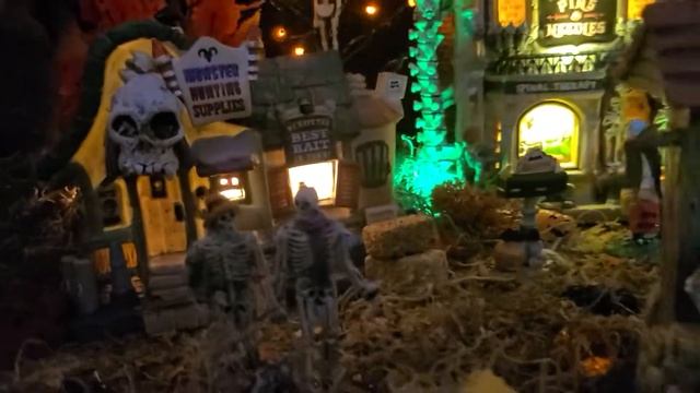 2022 Spookytown Halloween Village смотреть онлайн