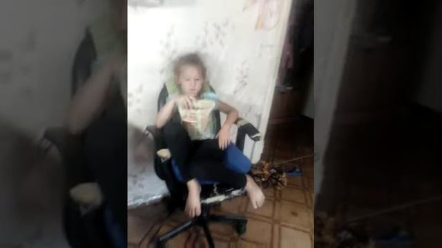 Пока Вики нет дома ! Что делать ? У Вики одна коробка сладостей ? Закончилась память 😄 смотреть онлайн