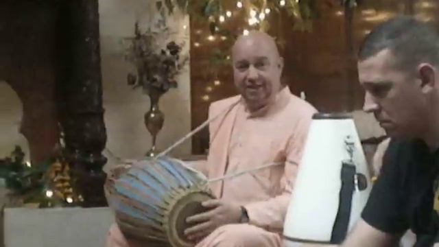 Bhaktimarga Swami Leading Kirtan смотреть онлайн