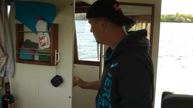 Обзор катера Bayliner 2556. Моторная яхта с флайбриджем. 91-й год выпуска, США. смотреть онлайн